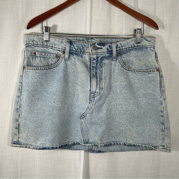 Levi’s Red Tab Light Wash Denim Jean Skirt Size 32 - Picture 1 of 8